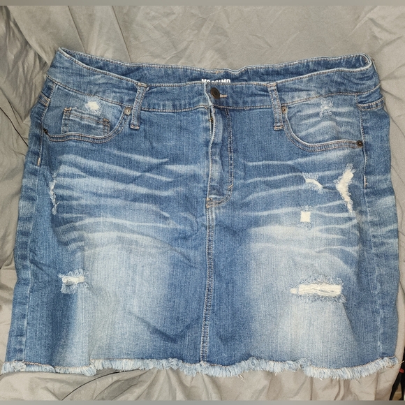 EUC Massimo Supply Co. Distressed Denim Mini Skirt - Picture 3 of 4
